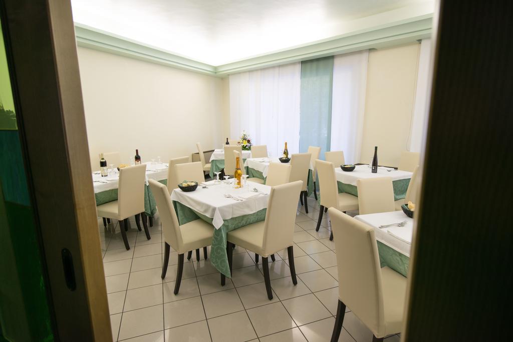 Albergo Arcobaleno Sottomarina Exterior photo