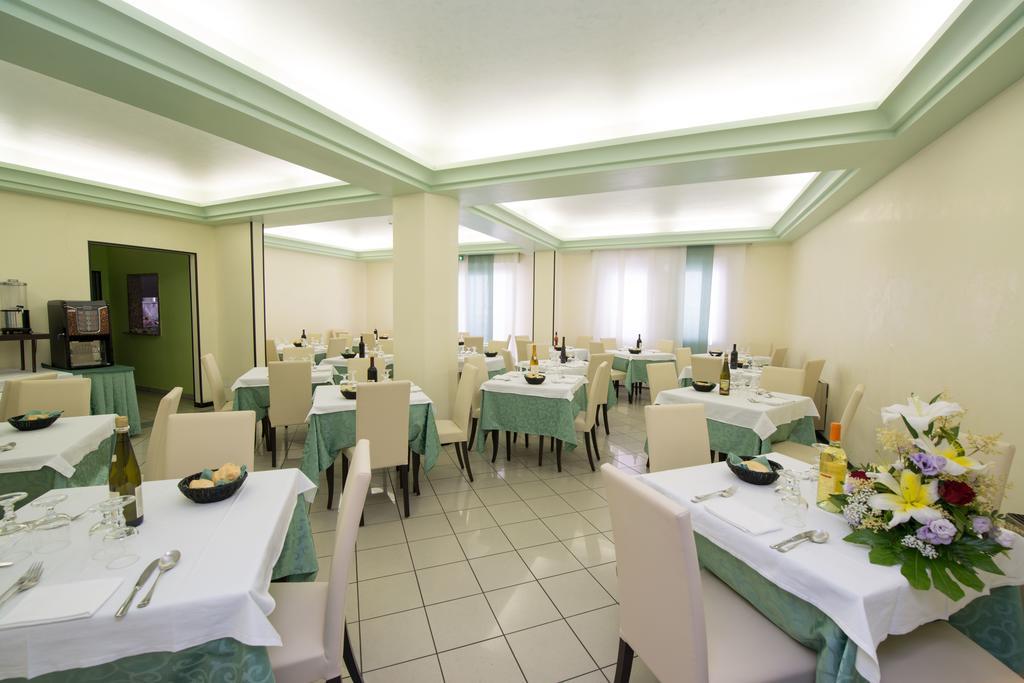 Albergo Arcobaleno Sottomarina Exterior photo