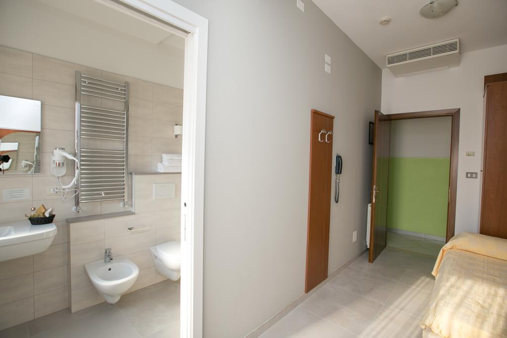 Albergo Arcobaleno Sottomarina Exterior photo