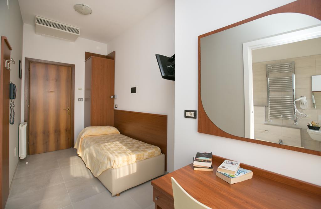 Albergo Arcobaleno Sottomarina Exterior photo