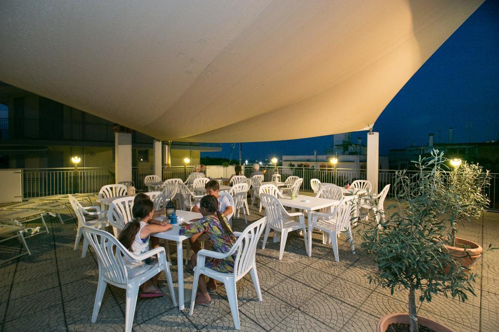 Albergo Arcobaleno Sottomarina Exterior photo