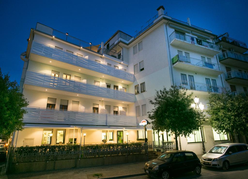 Albergo Arcobaleno Sottomarina Exterior photo
