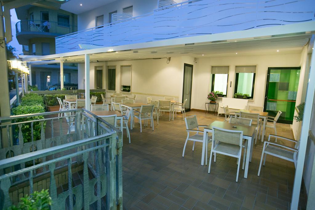 Albergo Arcobaleno Sottomarina Exterior photo